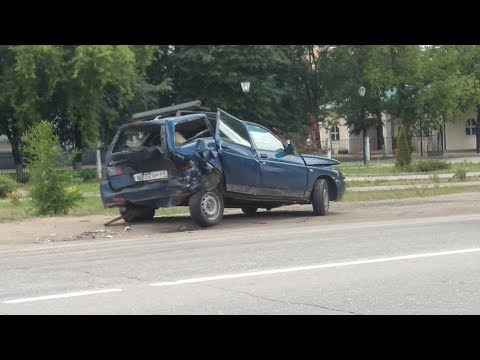 Раздавили ВАЗ 2111 между двух авто,ЧТП Тверь 30.06.2019 18